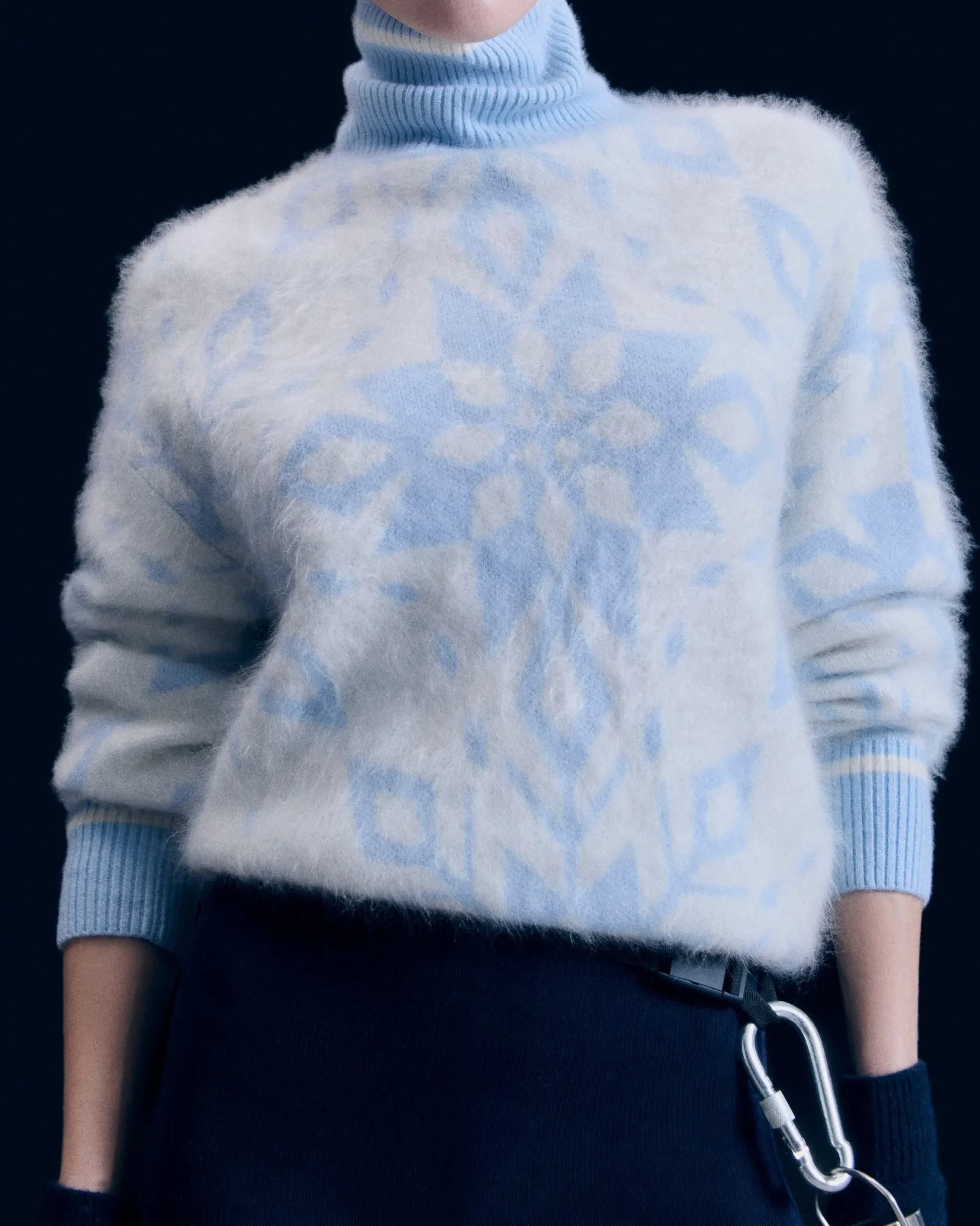 FROM FUTURE Pull Col Roulé Hairy à Motif Flocons BabyBlue Store